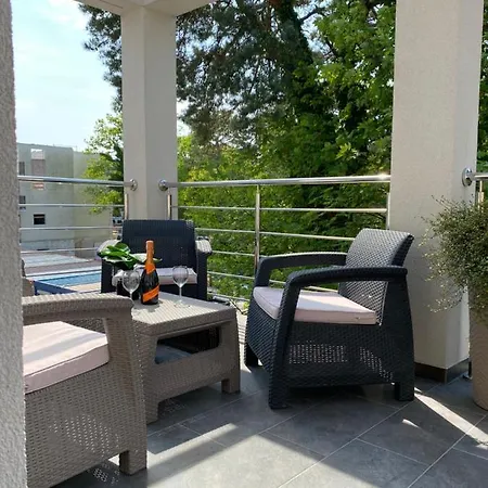 碧海蓝天公寓 *