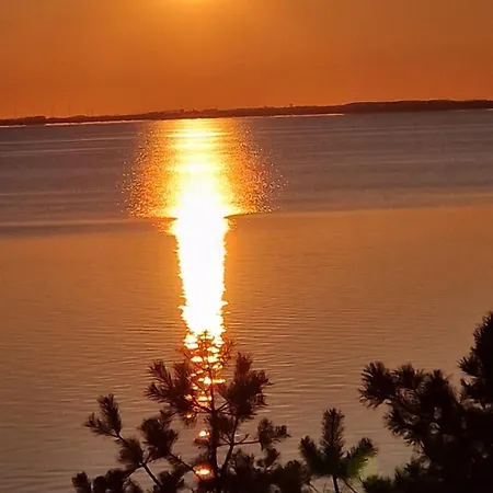 碧海蓝天公寓 *